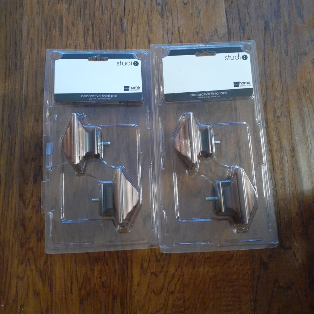 GORGEOUS NEW IN PACKAGE Pair Of JC Penny Home Decorative Finials.TOTAL 4